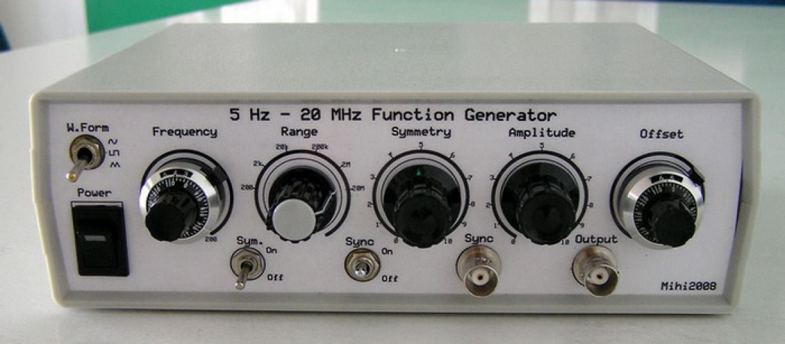 Funkčný generátor s použitím obvodu