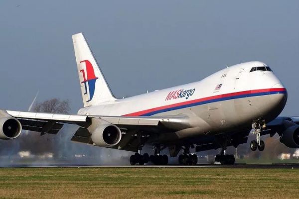 Ikonický Boeing 747 stále dostáva softvérové aktualizácie prostredníctvom diskiet