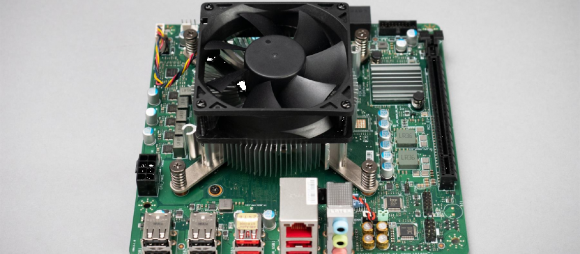 Prvé fotky unikátneho DIY PC počítača, ktorý stavia na vyradených čipoch AMD pre herné konzoly