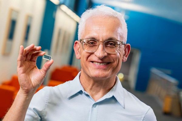 Spoločnosť Intel vyvíja sklenený substrát pre potreby púzdier moderných čipov novej generácie